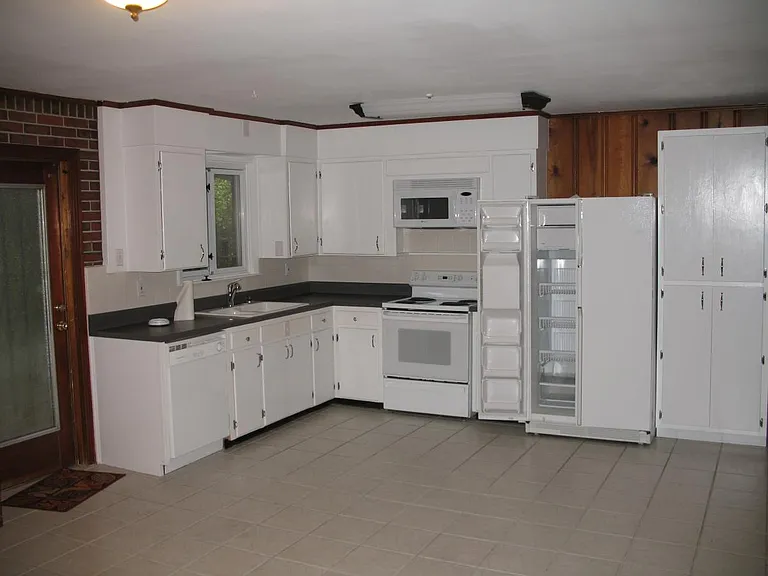 1532 Myrtle Dr — Photo 4