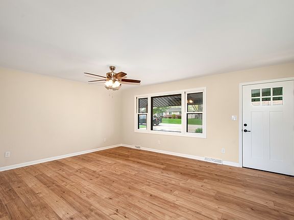 2nd image of 931 Regent St