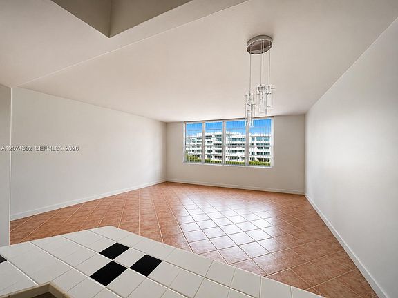 5th image of 100 Lincoln Rd #631