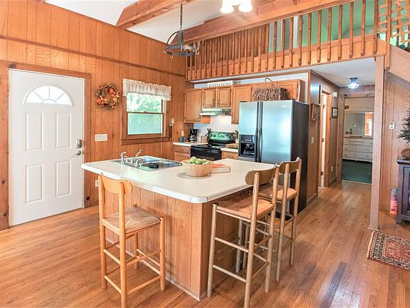 4th image of 1685 Mountain Laurel Dr