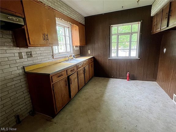 5th image of 1935 W 19th St