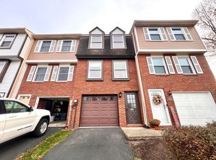 107 Bonnie Brae Dr, Coraopolis, PA