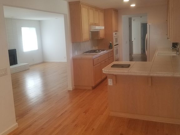 4th image of 16412 Peacock Ln