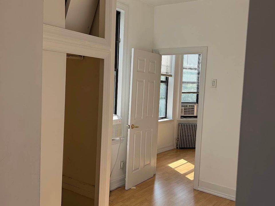 2nd image of 156 Calyer St APT 3R