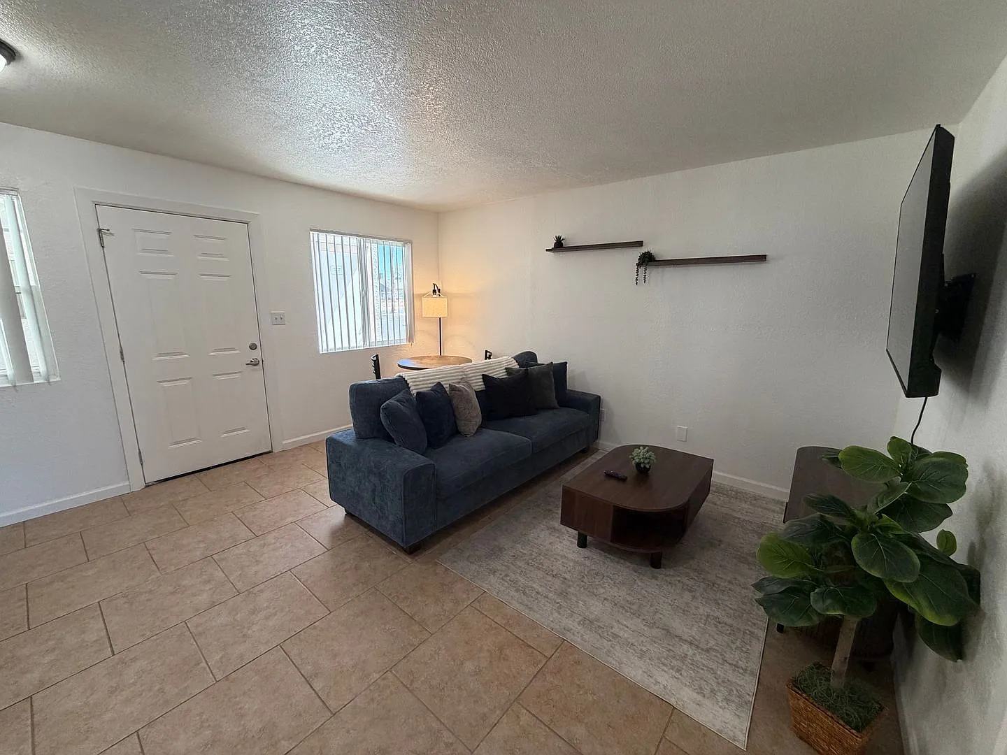 Twin Palms Apartments — Photo 4