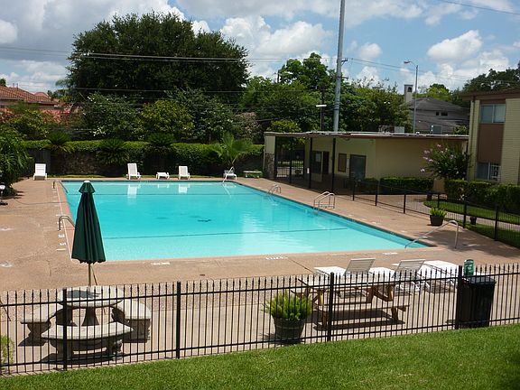 5th image of 7714 Renwick Dr APT 40