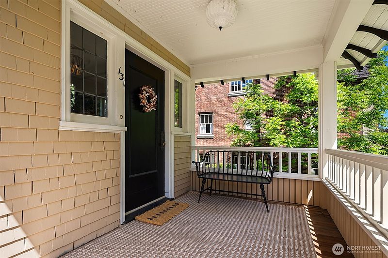 4th image of 131 Madrona Place E