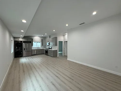 1207 N Kingsley Dr Photo 1
