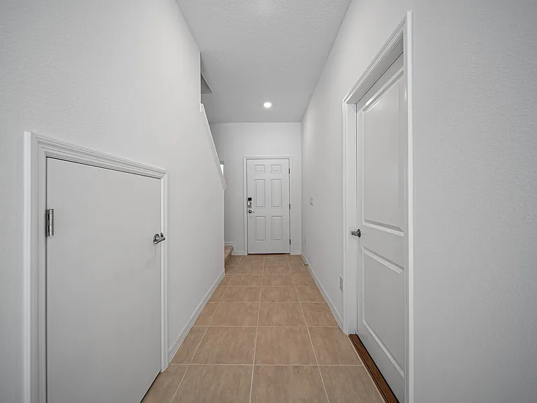 2085 Hallier Cv — Photo 4