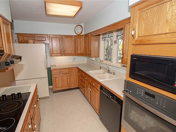 5th image of 740 Lindenwood Ln