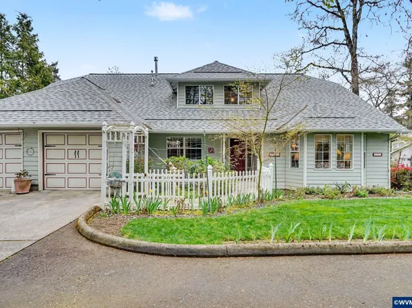 245 Edgewood Dr, Silverton, OR 97381