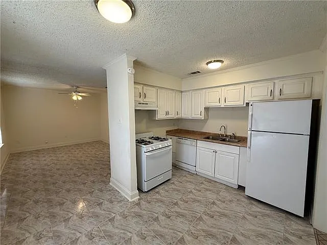 3872 E Loyola Dr — Photo 7