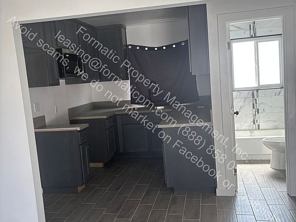 4th image of 118-120 E Century Blvd #118-1/5