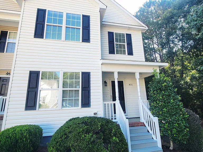 411 Whitehall Ct — Photo 52