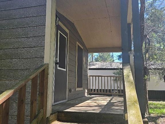4th image of 174 Maple Ave