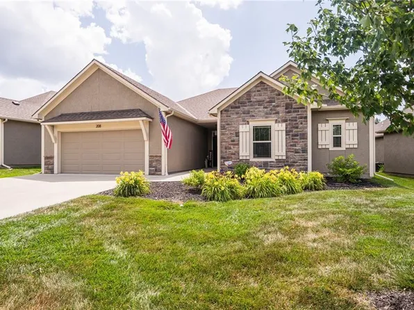 2250 Lake Pointe Dr #208, Lawrence, KS 66049