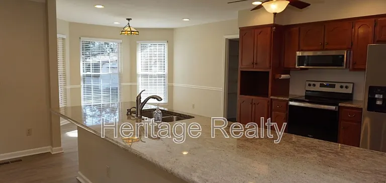 867 Westgate Dr — Photo 8