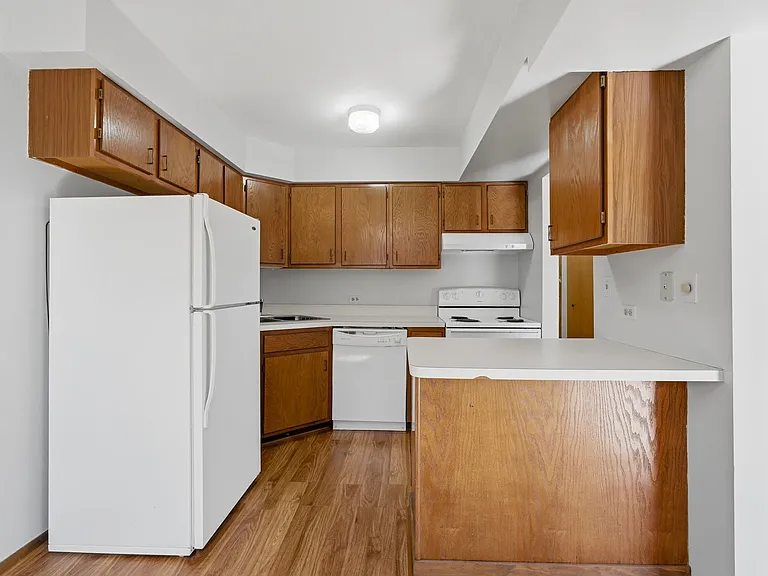 187 Uteg St #206B — Photo 8