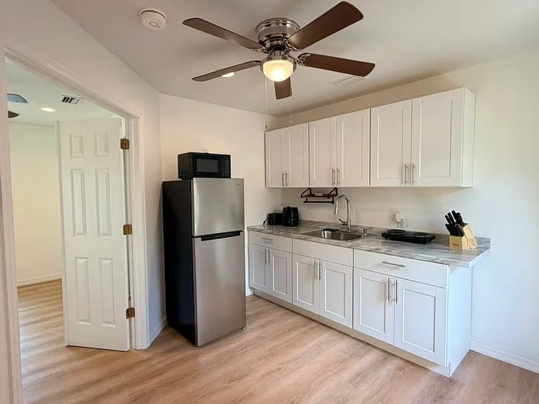 2737 SW East Calabria Cir — Photo 2