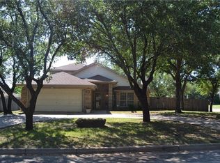 100 Clover Ln, Burleson, TX 76028