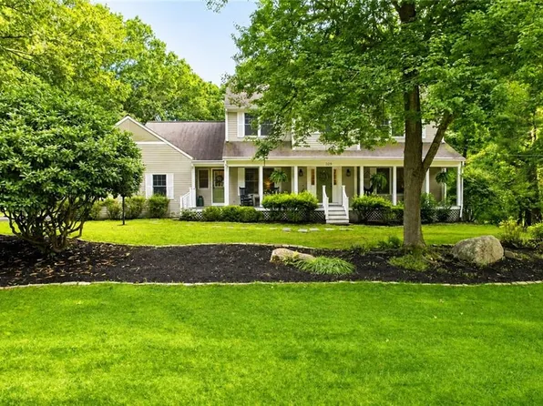 109 Woodridge Dr, Saunderstown, RI 02874