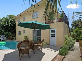 216 S Ocean Breeze