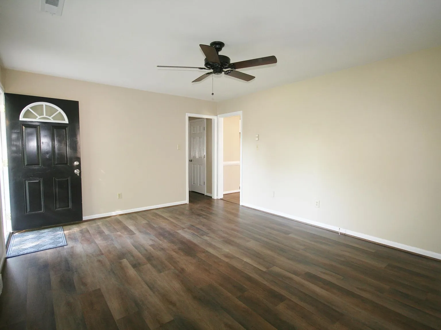 3 bed, 1.5 bath, 1209 sqft, $1,995 — Photo 3