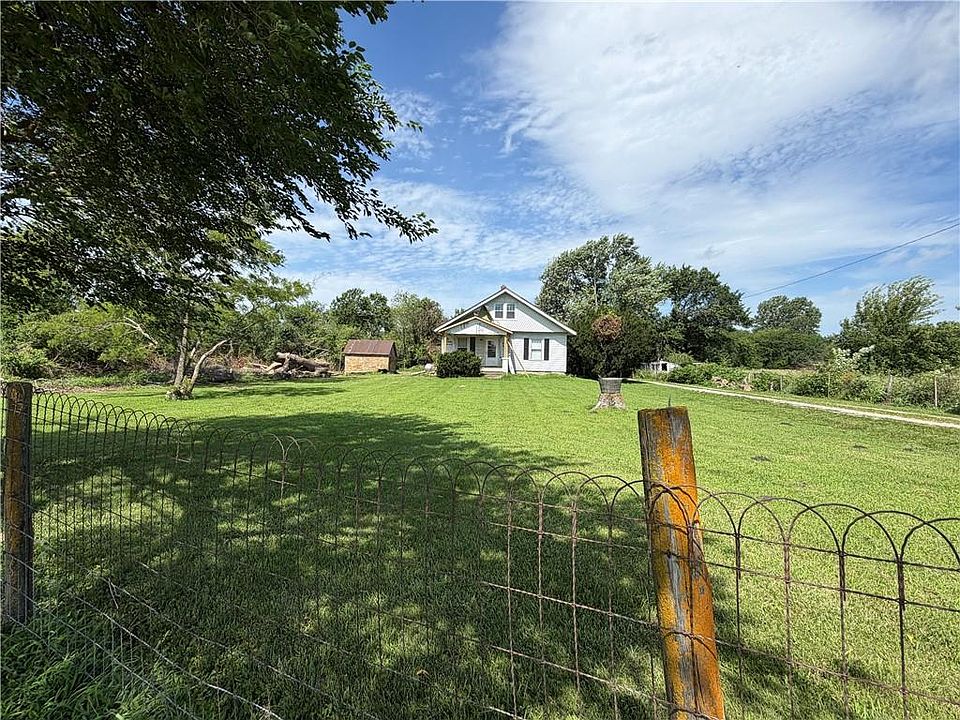 2nd image of 16347 Chieftain Rd