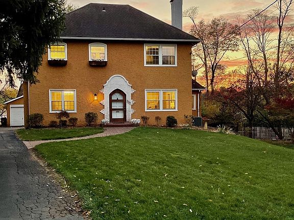 2nd image of 3125 Lookout Cir