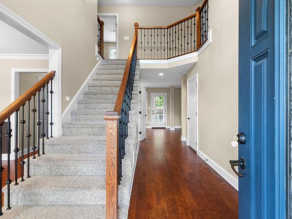 3rd image of 1484 Amberley Dr