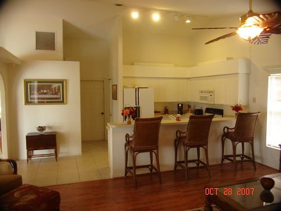 Kitchen w/bar