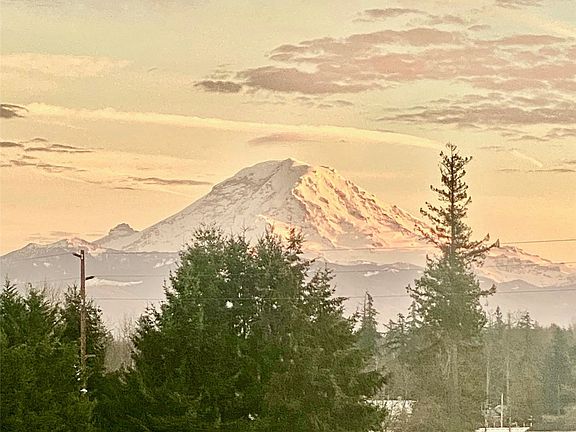 Enjoy the Captivating Mt Rainier & cascade views from most locations within the home & wrap around view deck>