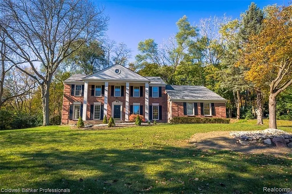4 bed, 2.5 bath, 3331 sqft, $5,500 — Photo 1