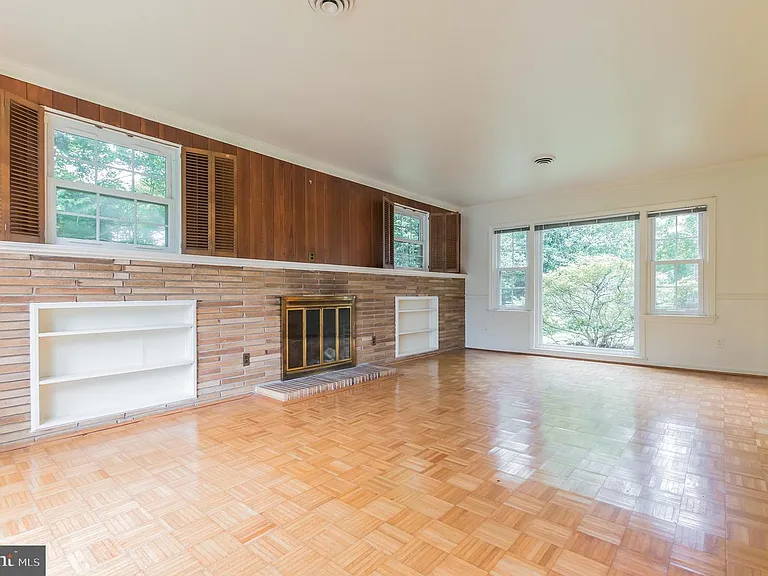 9702 Bellevue Dr — Photo 3