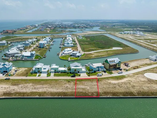 1042 N Isle Dr, Rockport, TX 78382