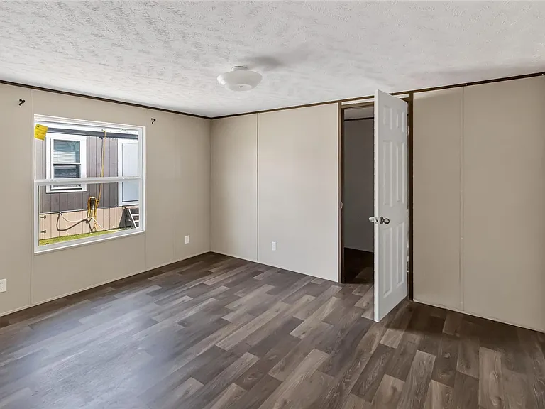 5670 E Highway 290 — Photo 14