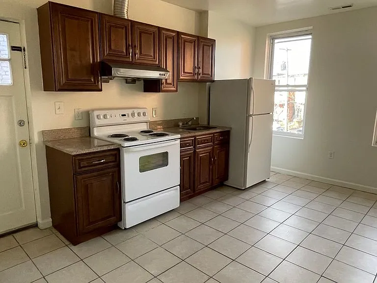 2516 N. Charles St. — Photo 5
