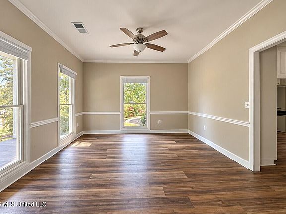 5th image of 111 Newport Cir