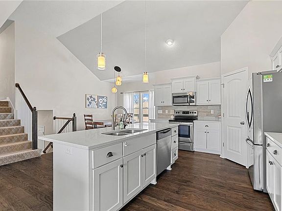 5th image of 9504 N Lenox Pl