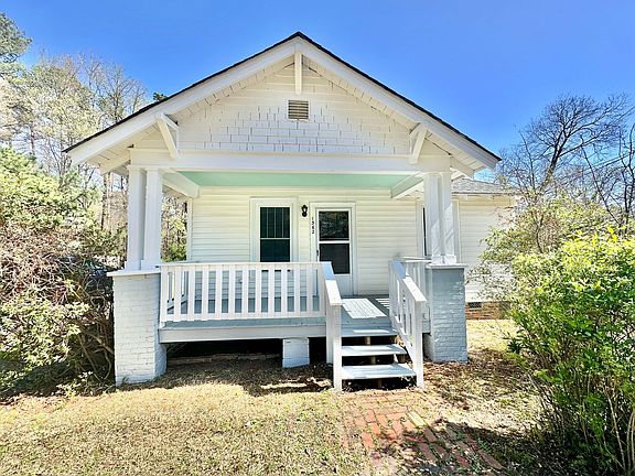 3rd image of 1362 Banks Rd