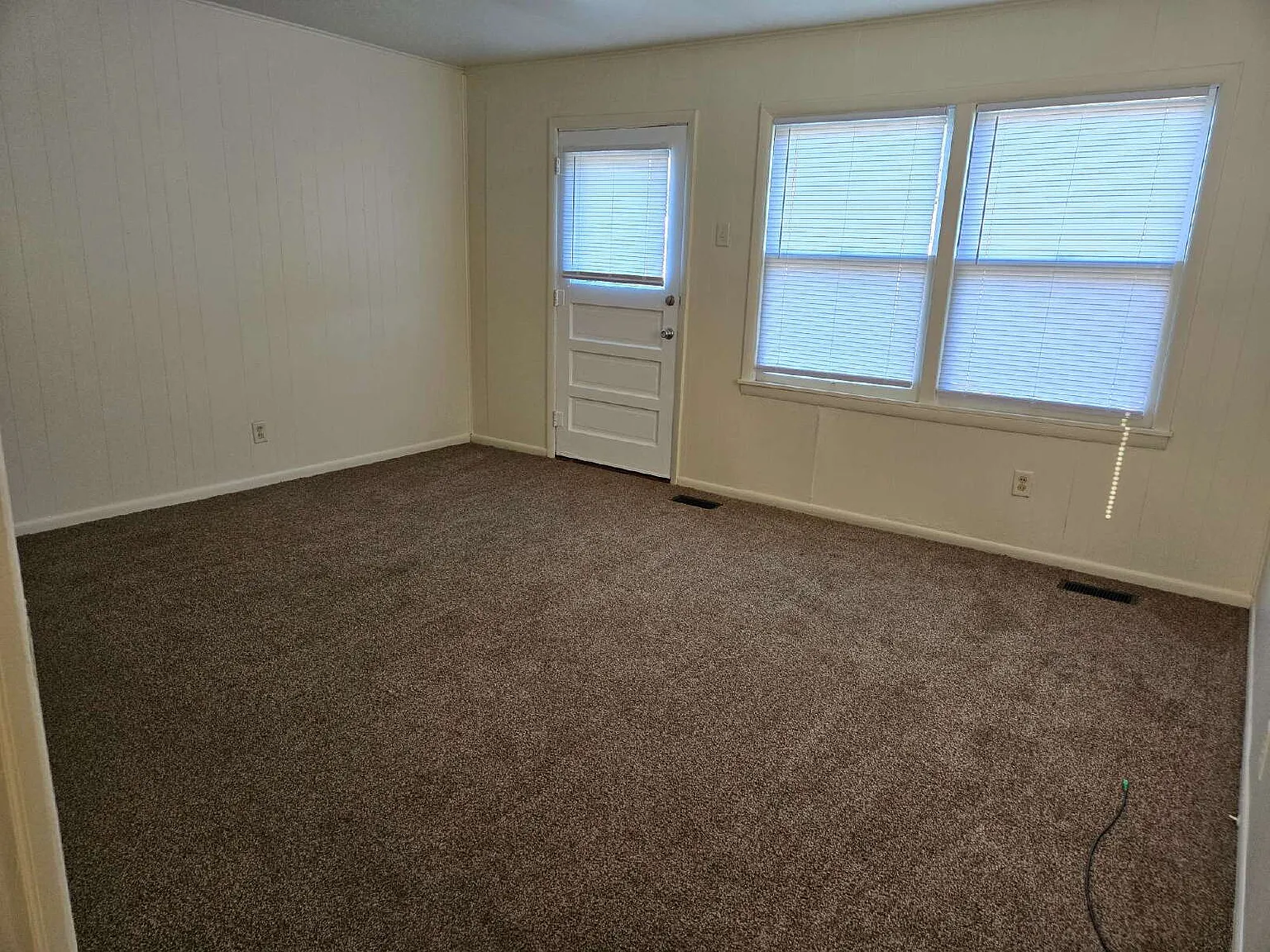 2 bed, 1.0 bath, $750 — Photo 2