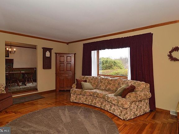 4th image of 12 Schoolhouse Ln