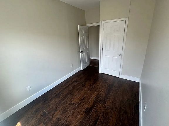3rd image of 902 Bergen St