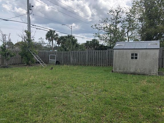 5th image of 2451 Twin Springs Dr N