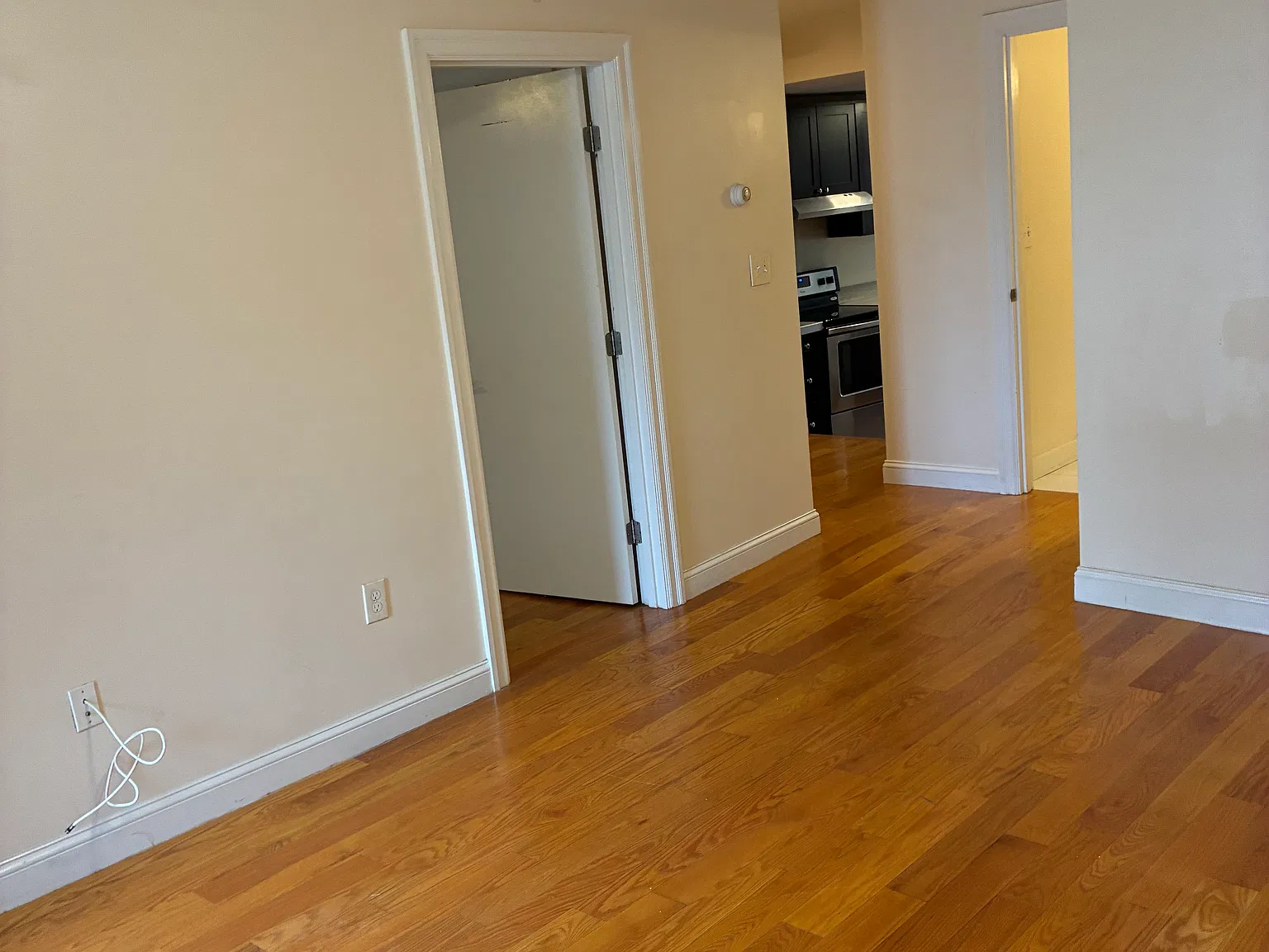 1 bed, 750 sqft, $2,100 — Photo 3