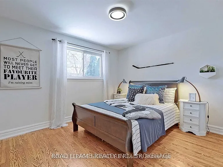 17 Baroness Cres #UPPER — Photo 24