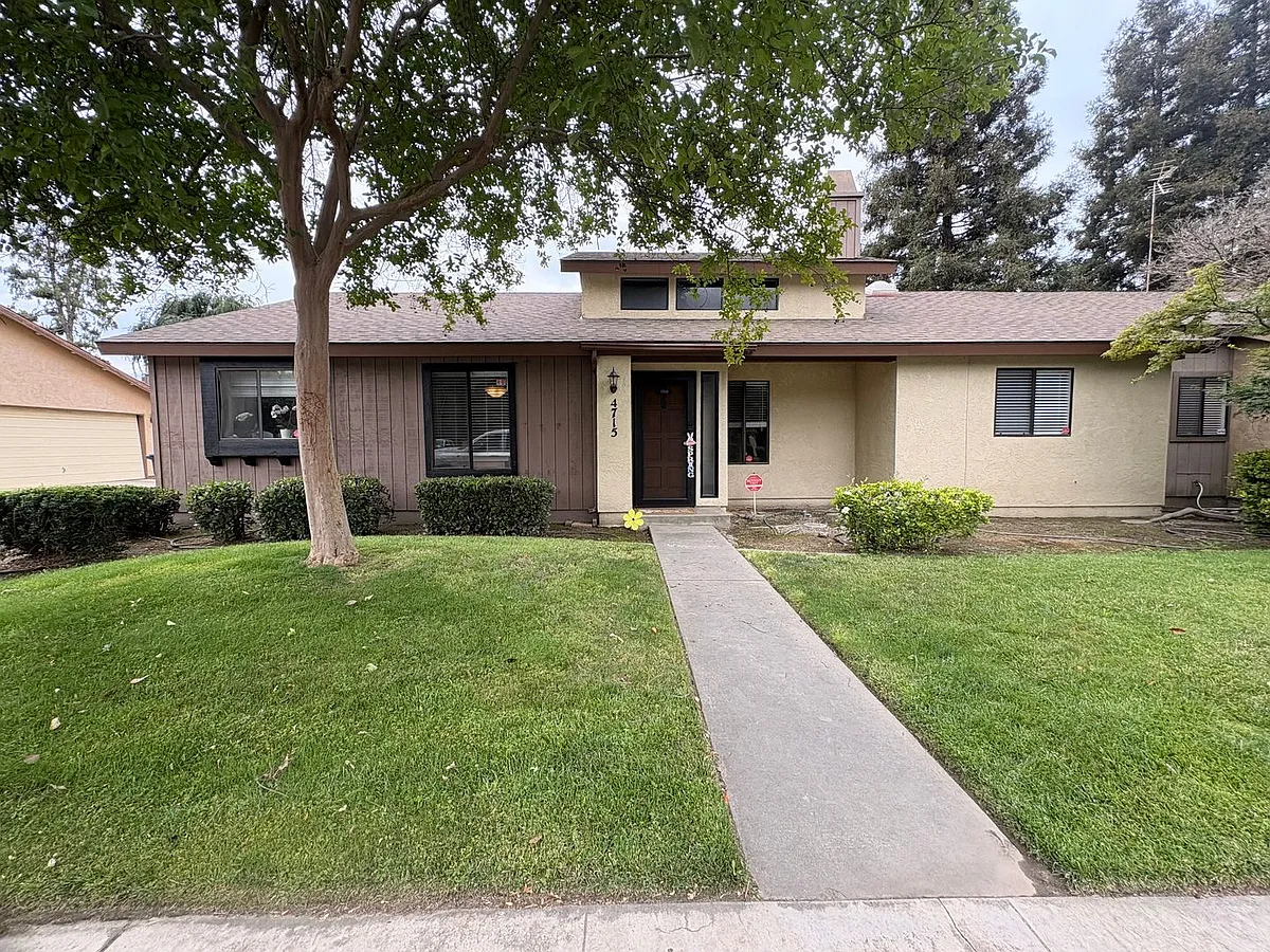 Building Photo - 4715 W Cypress Ave