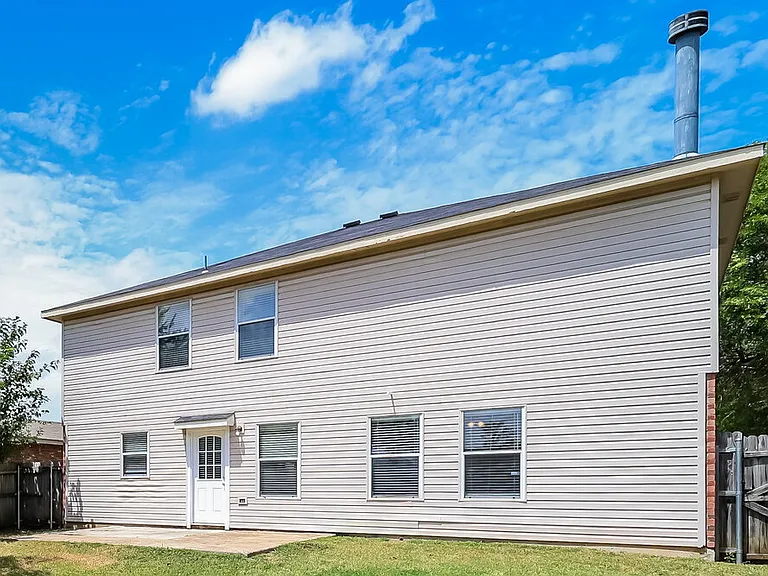 8737 Hunters Point Way — Photo 17