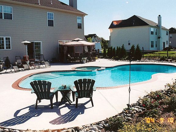 In-ground Heated Pool w/Spa