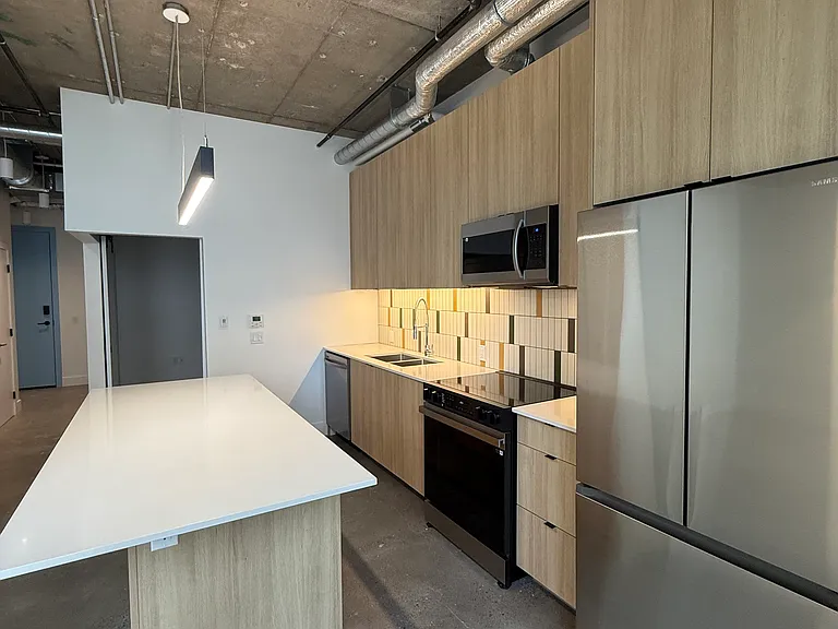 1660 Hollis St — Photo 30